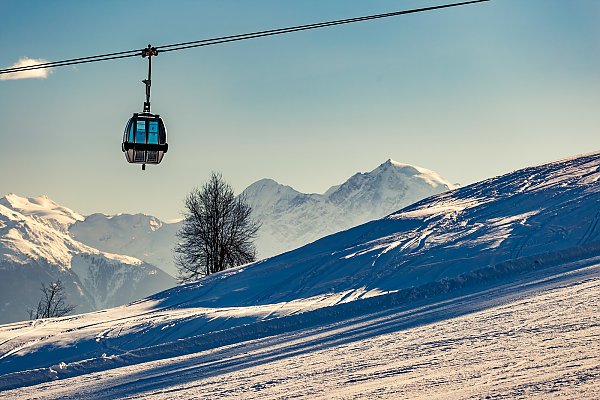 View on the circulating ropeway of Haideralm an the Ortler View on the circulating ropeway of Haideralm an the Ortler