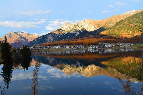 Blick über den Haidersee auf St. Valentin